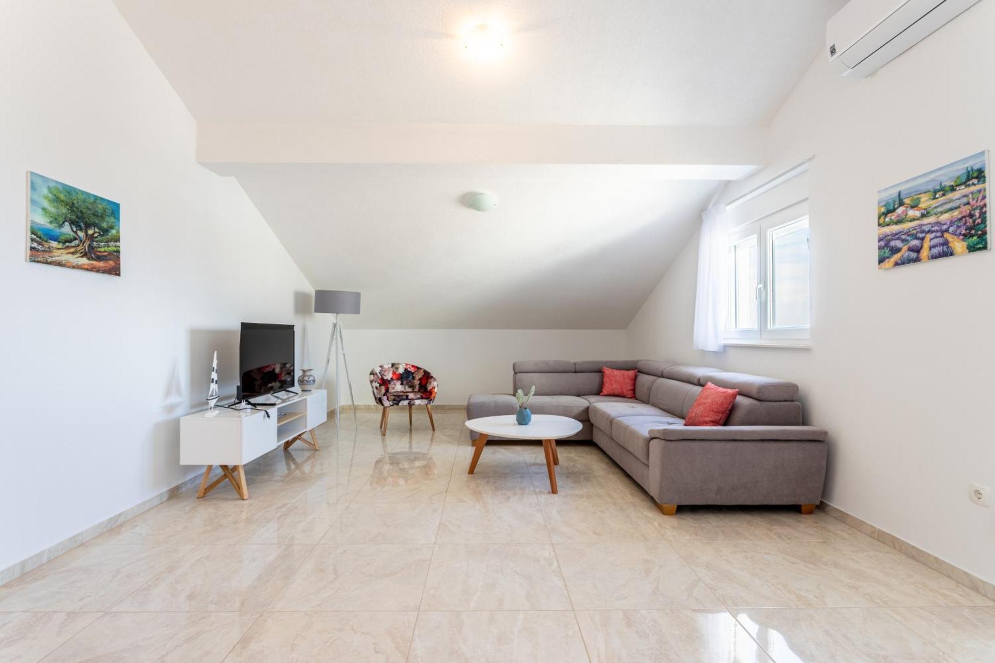 Villa Ana Perfect For Families With Kids And Groups,House With Heated Pool ポドストラナ エクステリア 写真